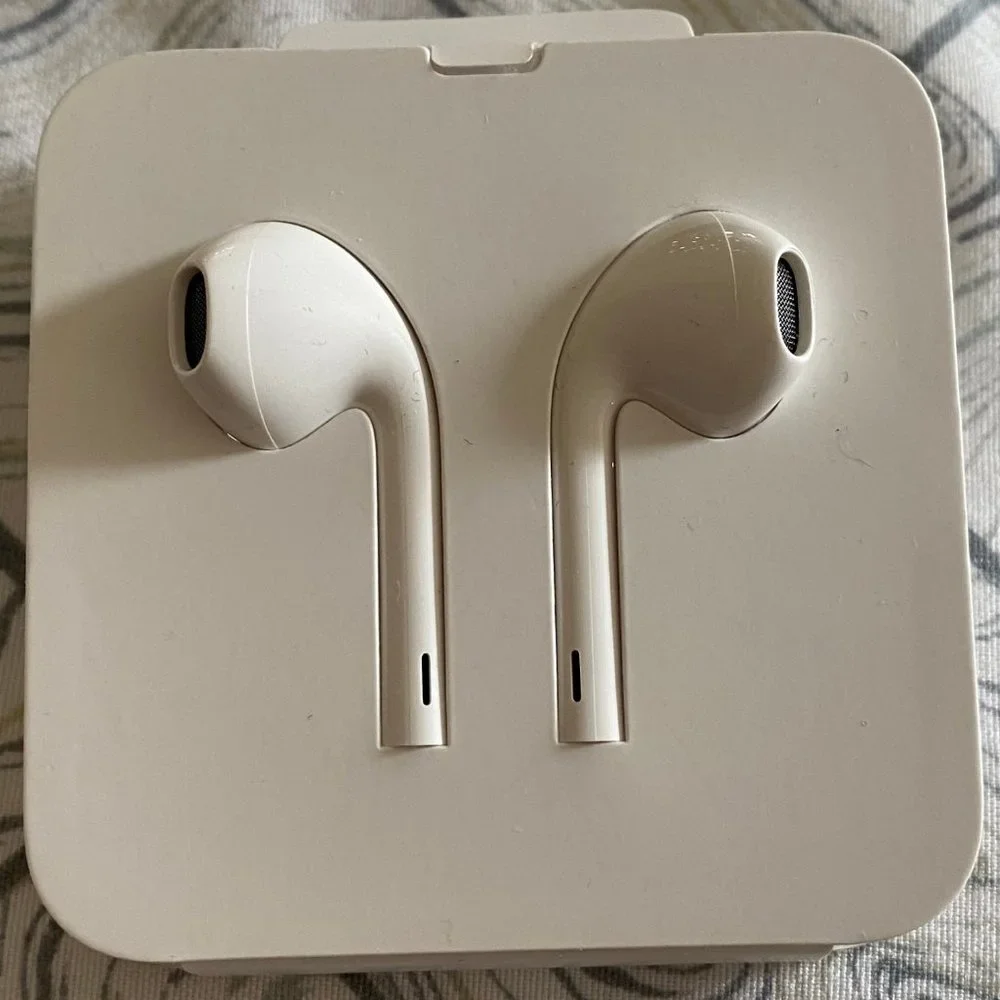 🎉HOST PICK🎉 Apple iPhone 6 128GB Gold Like New with Earpods Phone Unlocked